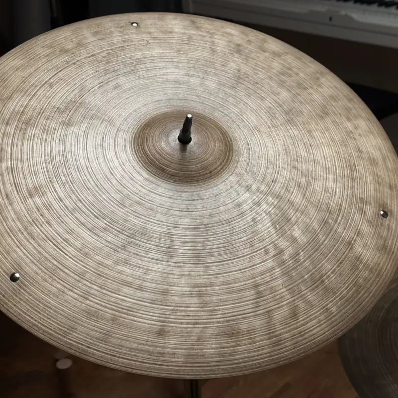18" Crash Ride №133 – studio view